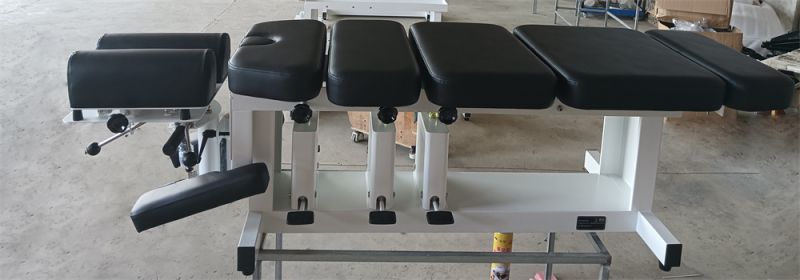 腳踩四節按摩床